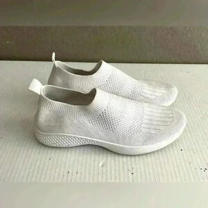Tommy Bahama Womens  White comfy Knit Slip On Sneakers Shoes size 7.5